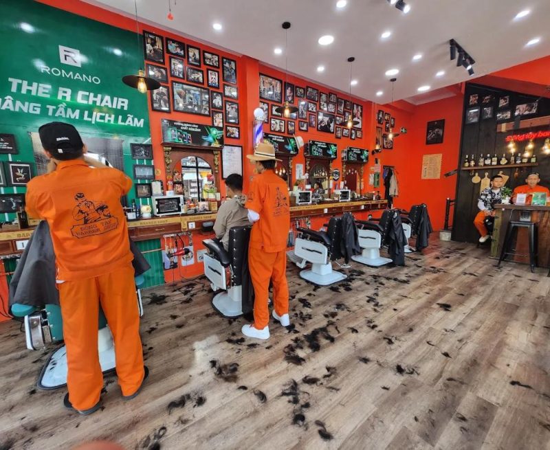 Đông Tây Barber Shop