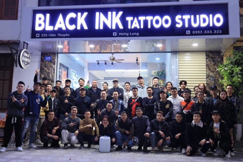 Đội ngũ hùng hậu của Black Ink Tattoo Studio - Tiệm xăm Phú Thọ quy mô lớn