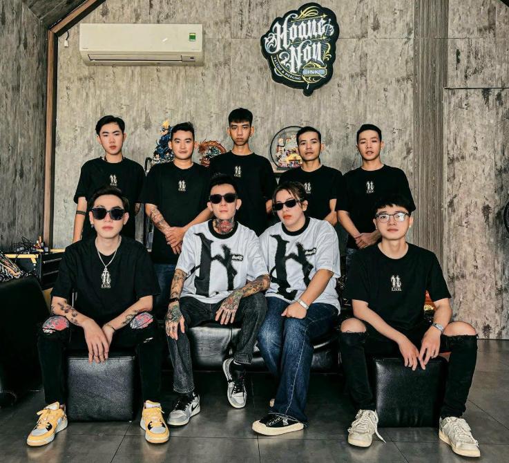 Đội ngũ nhân viên tại HOÀNG NON INK Tattoo