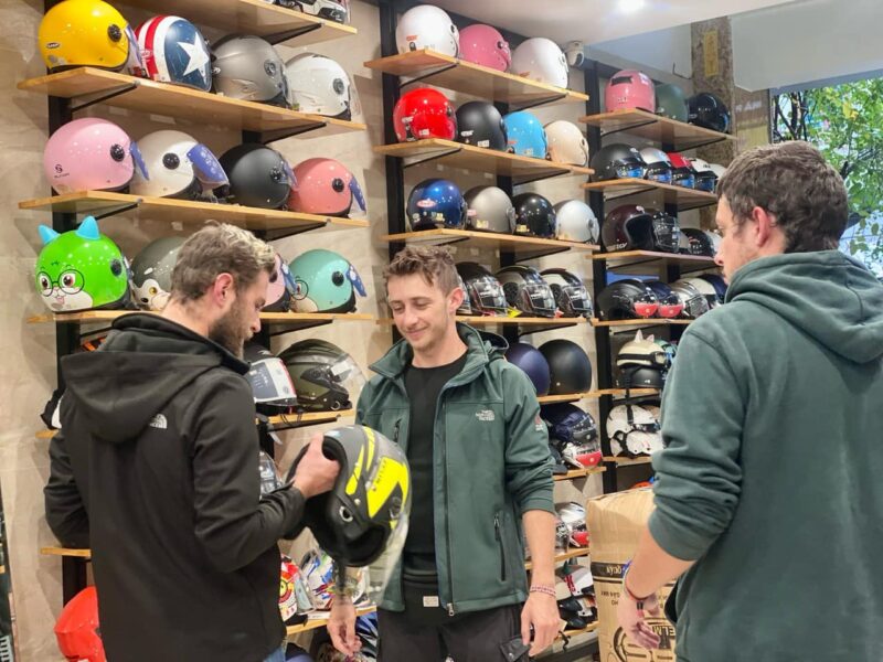 Shop mũ bảo hiểm Huyền Anh