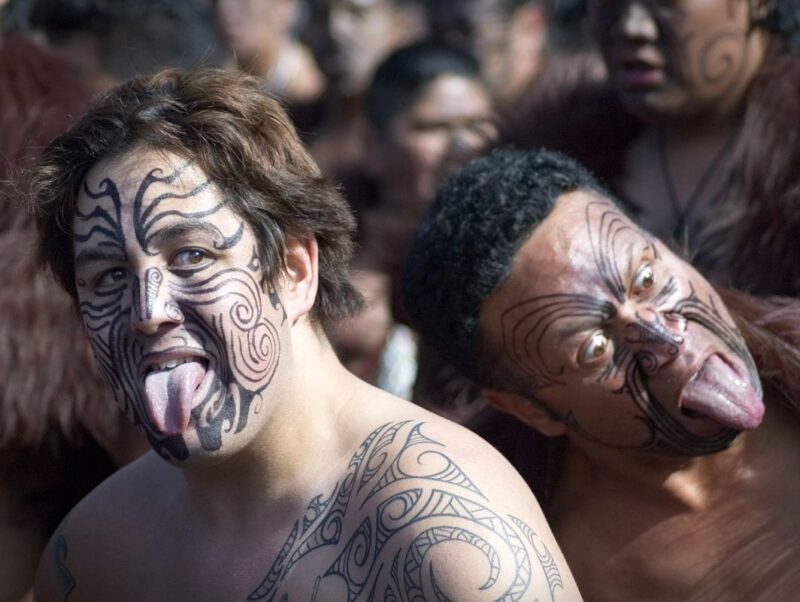 Hình xăm trên mặt và cằm thường mang tính truyền thống, cổ điển