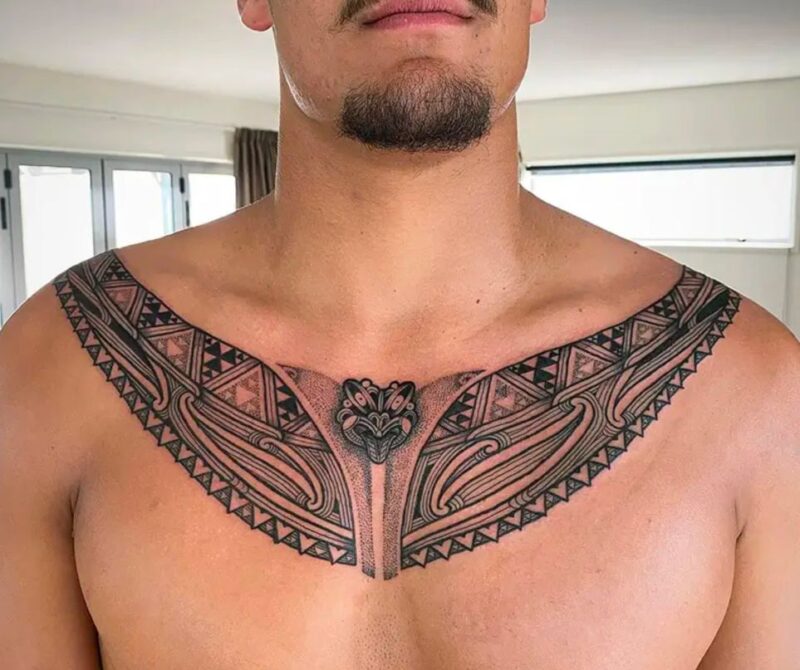 Hình xăm Maori ở ngực mang vẻ đẹp mạnh mẽ, linh thiêng