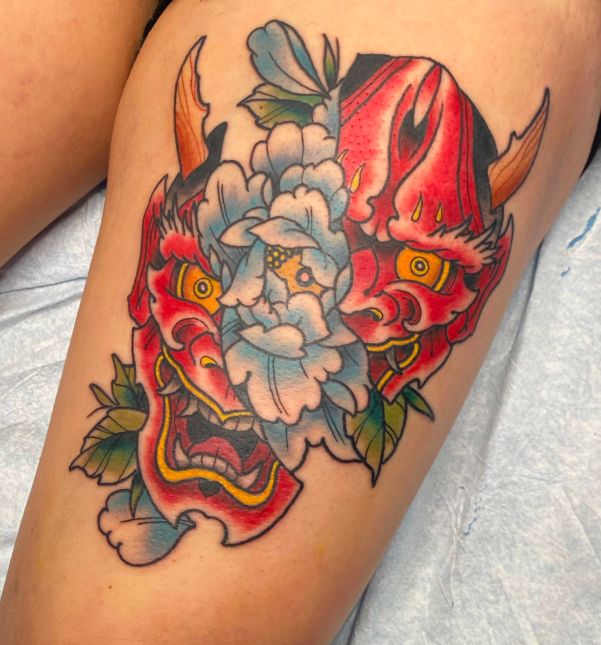 Hình xăm hoa mẫu đơn và mặt quỷ